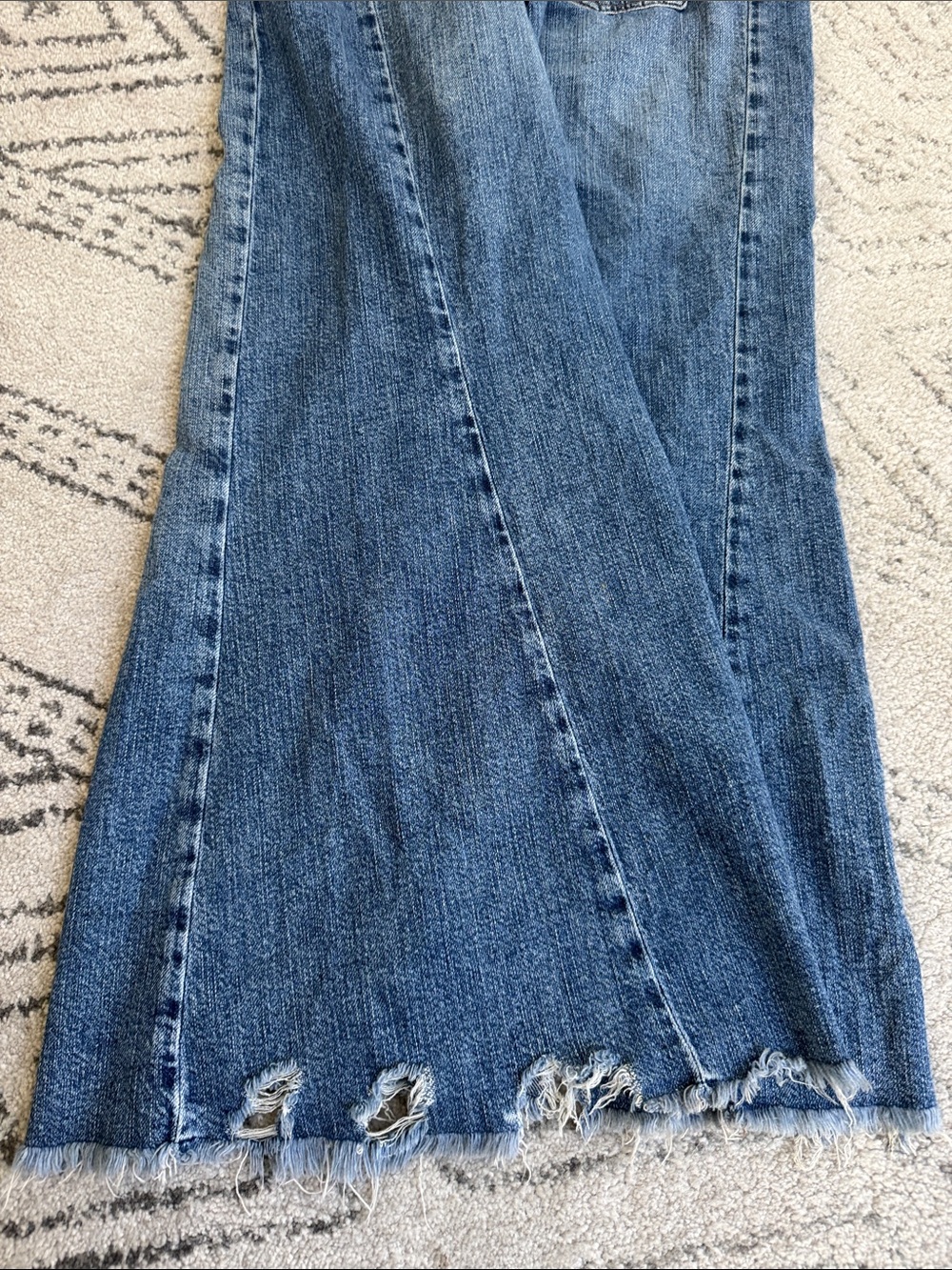 Pilcro Women's Adi Regenerative Cotton Mid-Rise Flare Jeans Size 32P Petite 36” - Picture 9 of 9